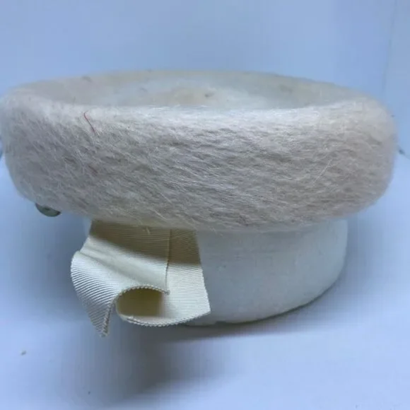 Vintage 1950's Llamasene Cream Hat & Faux Hat Pin - Picture 4 of 8